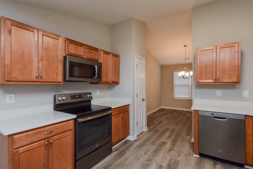 Building Photo - 245 Lakeside Point