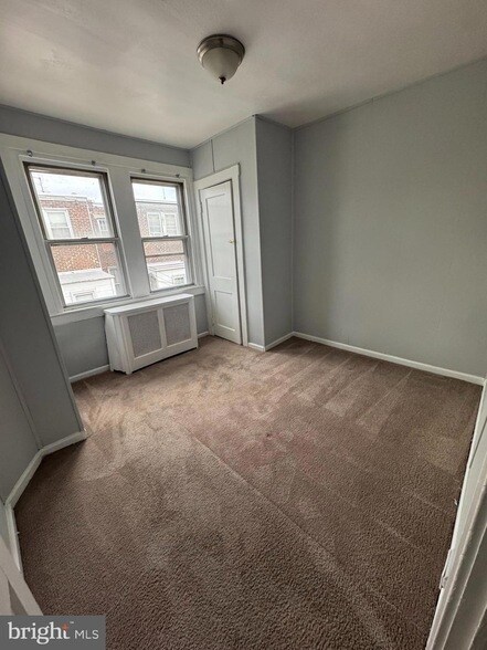 Building Photo - 841 Bridge St