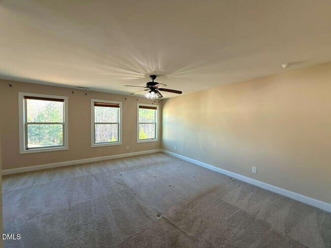 Building Photo - 305 Alamosa Pl