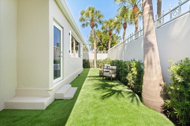 Building Photo - 1635 Seabreeze Blvd