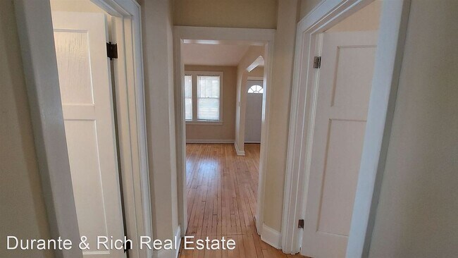 Building Photo - 2902 E Van Norman Ave