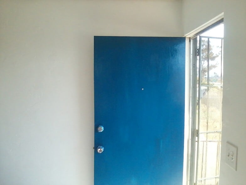 new paint job completed - 3895 Harney St