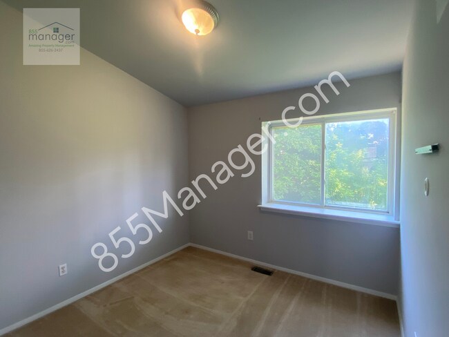 Building Photo - **COMING SOON AVAILABLE FOR SHOWINGS 10/8/...
