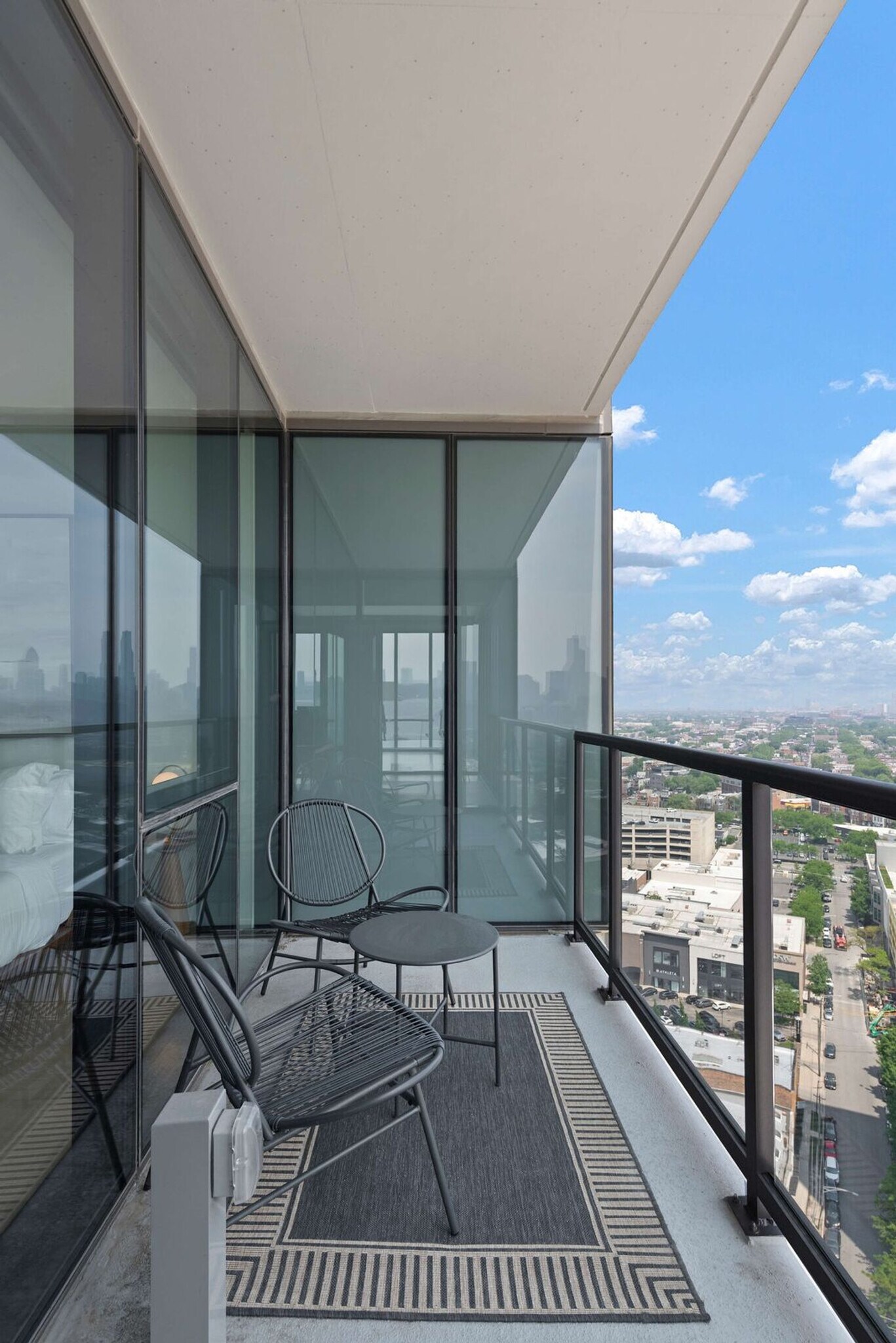 Building Photo - 901 W Blackhawk St