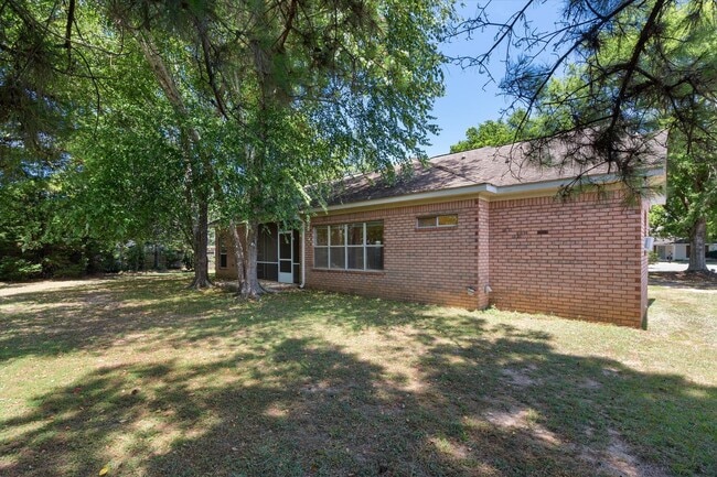 Building Photo - CUL-DE-SAC LOCATION NEAR HISTORIC FAIRHOPE