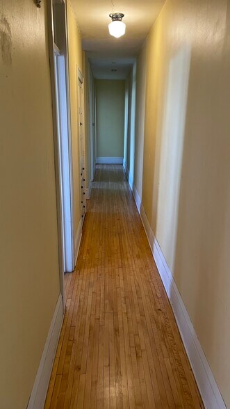 Building Photo - 881 Saint Clair Ave