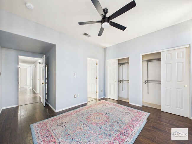 Building Photo - UNFURNISHED 3 Bedroom in Desirable Community