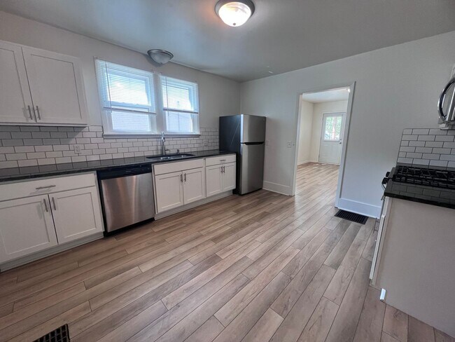 Building Photo - Updated Three Bedroom Home on the NE side of Grand Rapids!