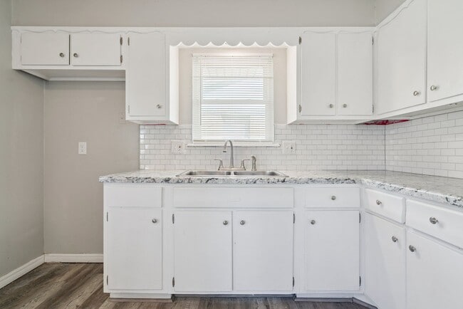 Building Photo - 3 bed, 1 bath home in OKC,OK