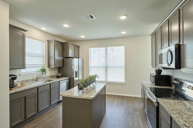 Building Photo - 901 Chickasaw Dr