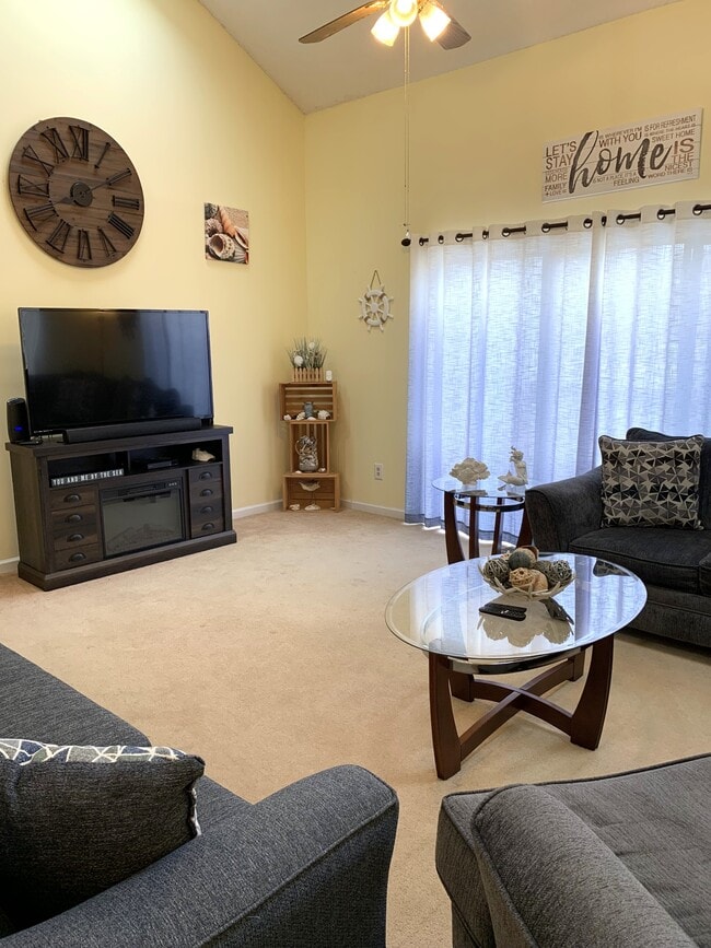 Building Photo - 3700 Golf Colony Ln