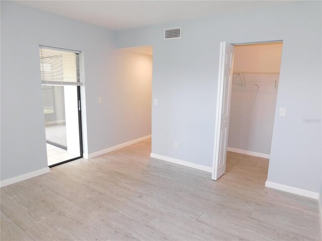Building Photo - 331 Woodlake Wynde