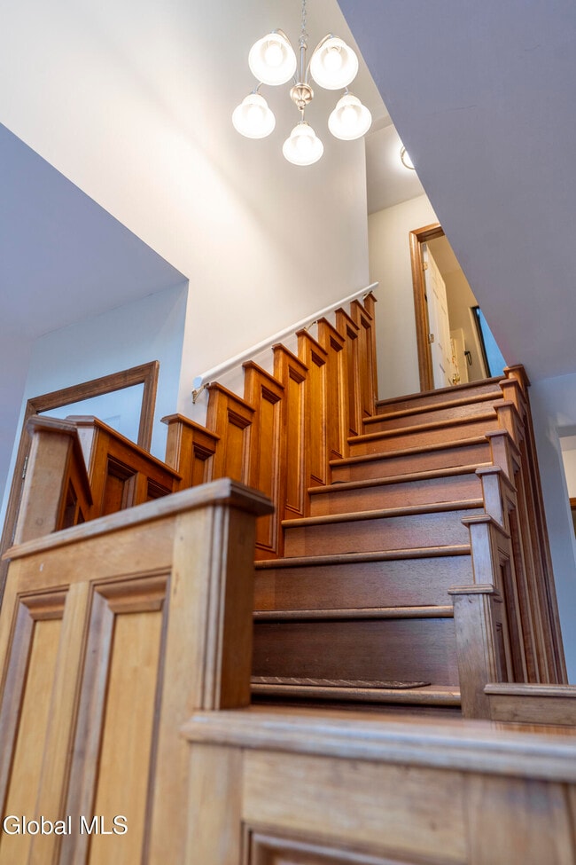 Building Photo - 4 Easy St