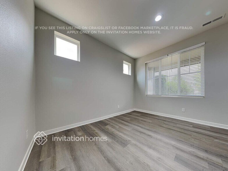 Building Photo - 5675 56th Loop SE