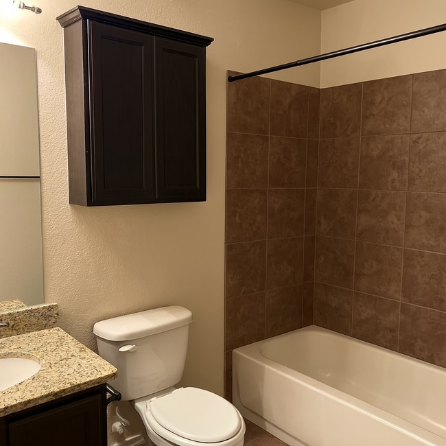 Building Photo - 722 Saengerhalle Rd