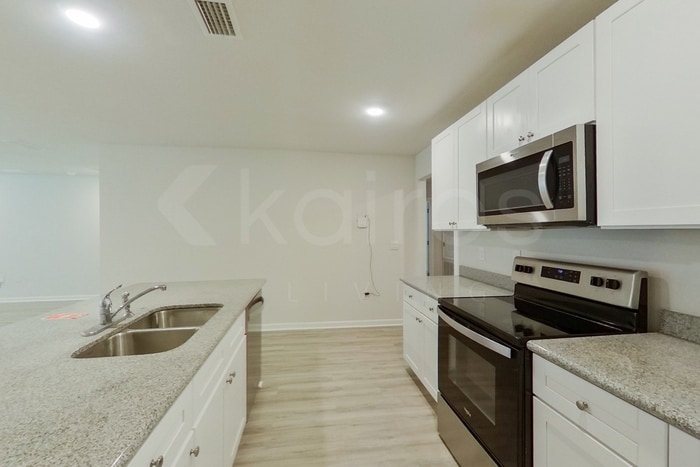 Building Photo - 4682 Malay Cir