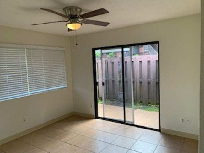 Building Photo - Hidden Valley Estates - 2 bdrm / 1 bath / 2 parking