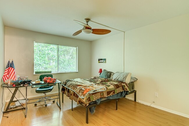 Building Photo - Tumblin Creek D-22