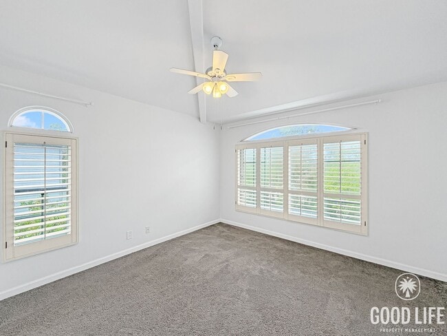 Building Photo - Comfortable 2BD/2BA Condo in La Jolla with Dual Garages, In-Unit Laundry & Pool Access