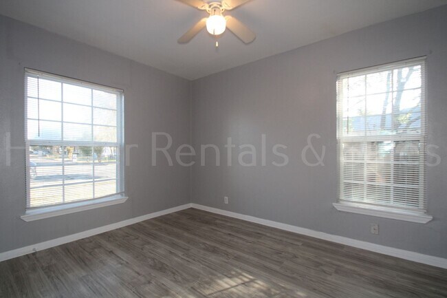 Building Photo - Well-Maintained Three-Bedroom In North Killeen!