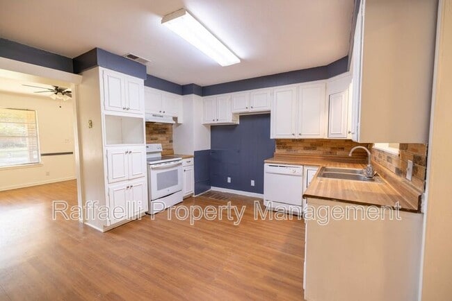 Building Photo - 3 Sidney Dr