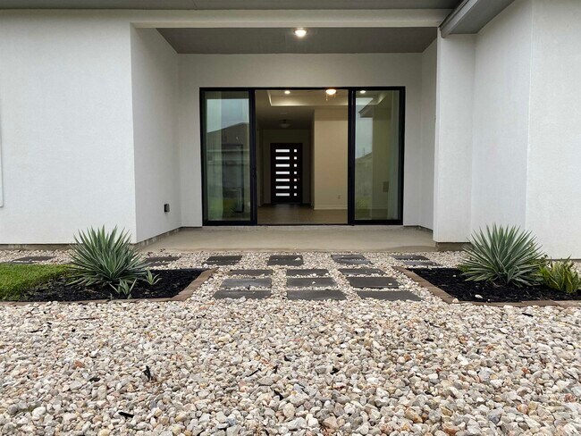 Building Photo - 409 Alex Haley Dr