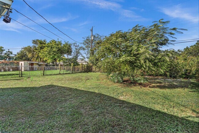 Building Photo - 137 NW 29th Ave