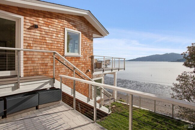Building Photo - 386 Greenwood Beach Rd