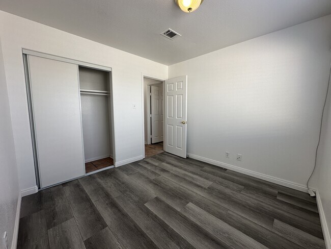 Building Photo - 6905 Singing Dunes Ln