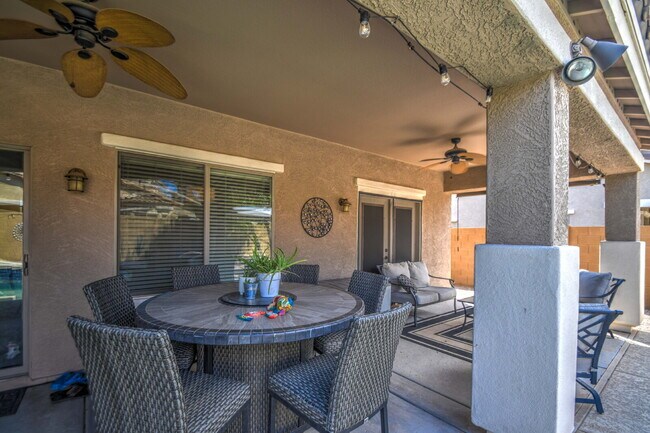 Building Photo - Del Rio Ranch Beauty