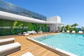 Building Photo - 9901 W Bay Harbor Dr