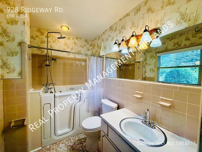Building Photo - 928 Ridgeway Rd