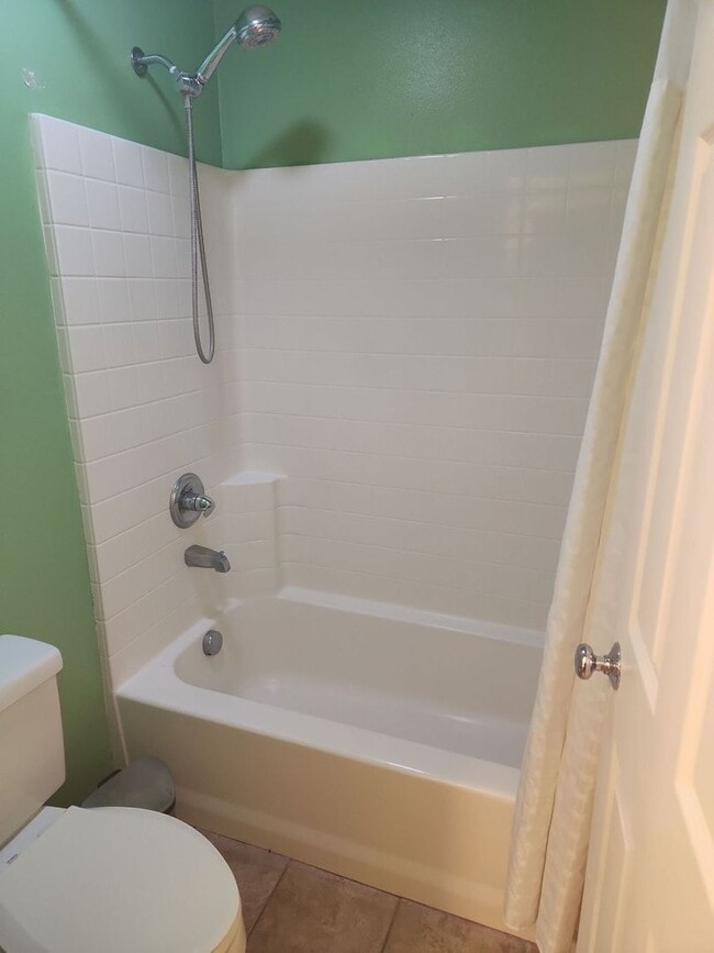 Building Photo - 4-Bedroom Gated Community in Riverside