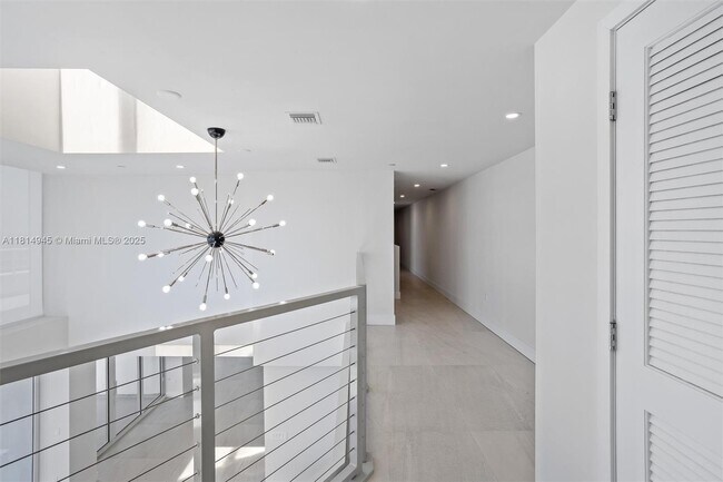 Building Photo - 555 NE 34th St