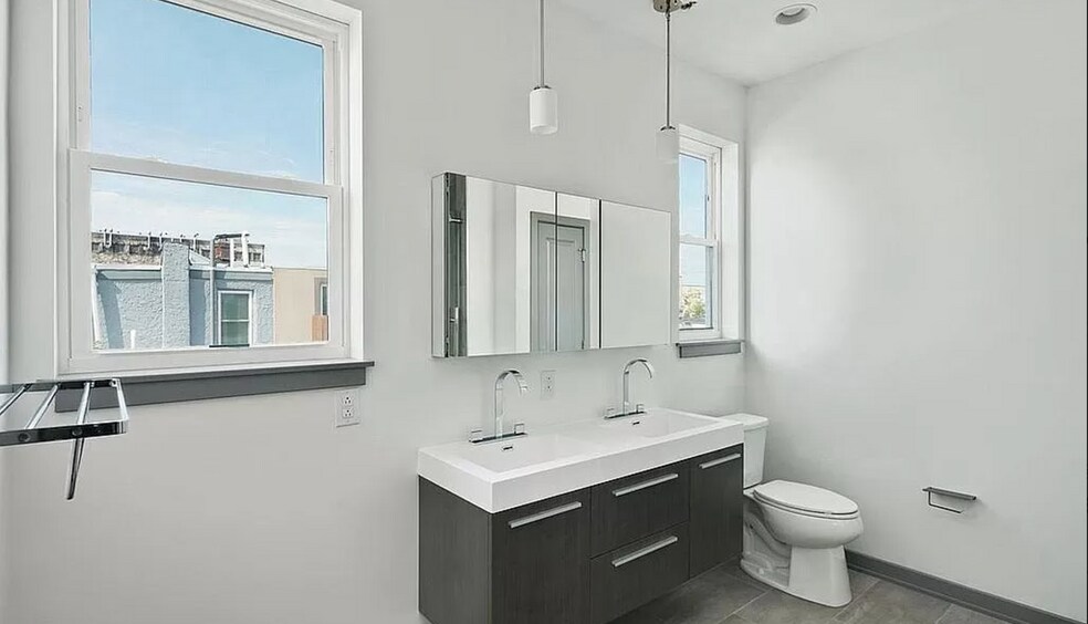 Building Photo - 2646 Janney St