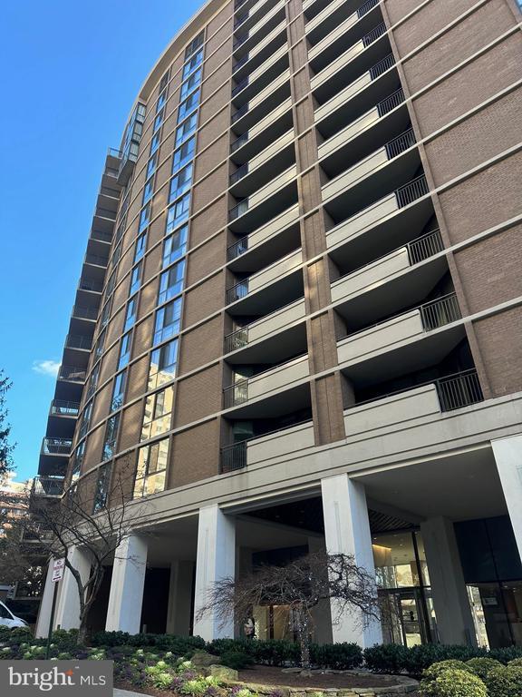 Building Photo - 4620 N Park Ave