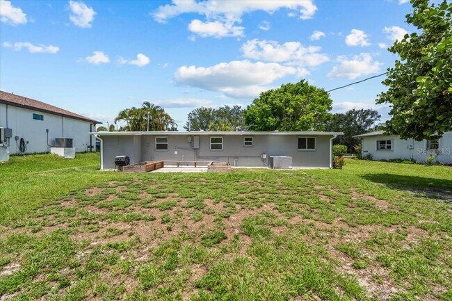 Building Photo - 2701 Camellia Terrace