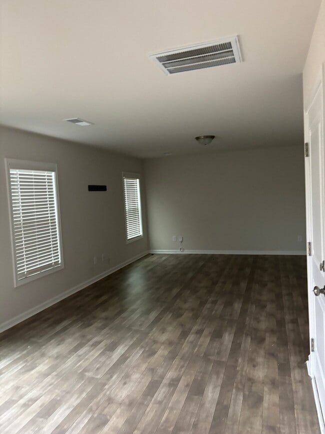 Building Photo - 1057 Field Strip Rd