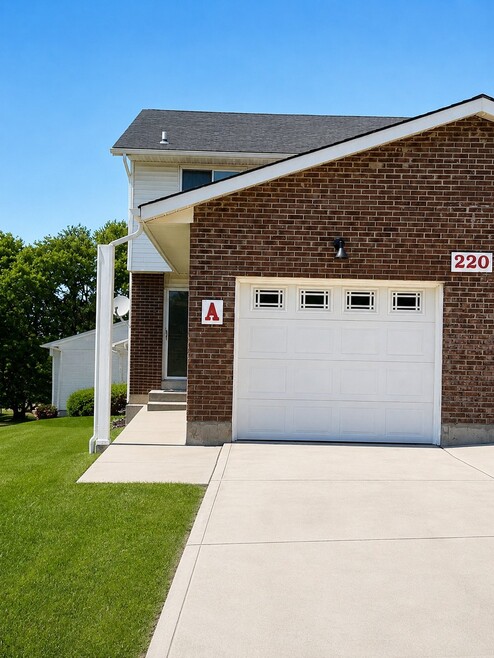 Building Photo - 220 Ewing Dr