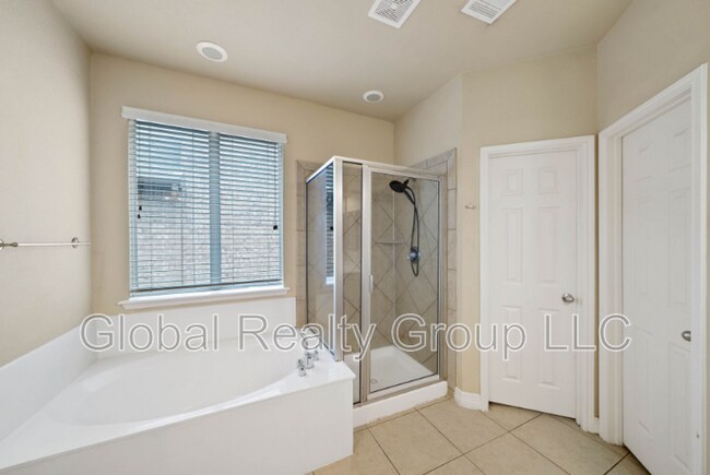 Building Photo - 431 Calm Springs