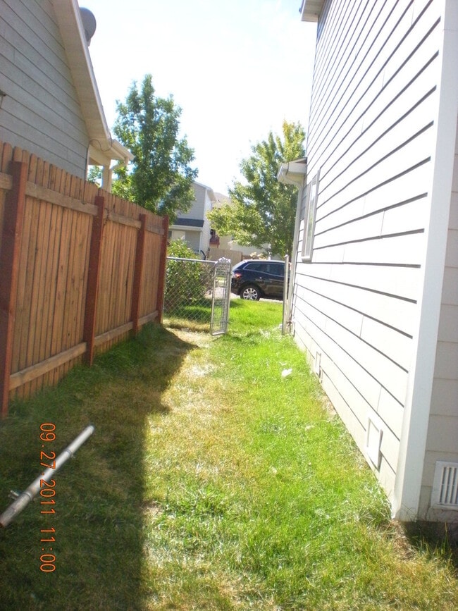 Building Photo - 3305 Laredo Dr