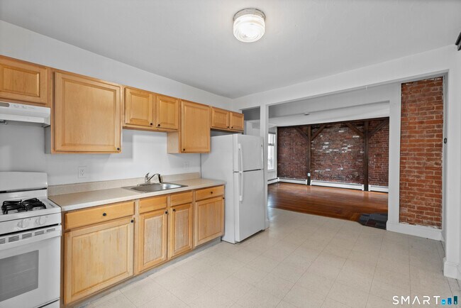 Building Photo - 251 Lawrence St