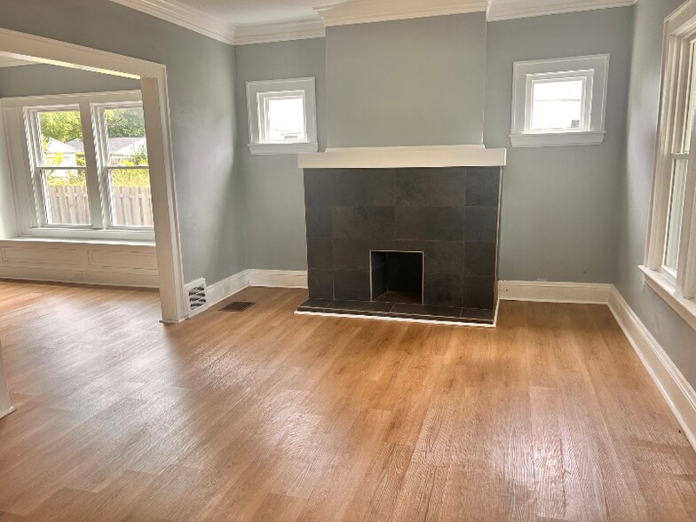 Building Photo - 3463 E 118th St