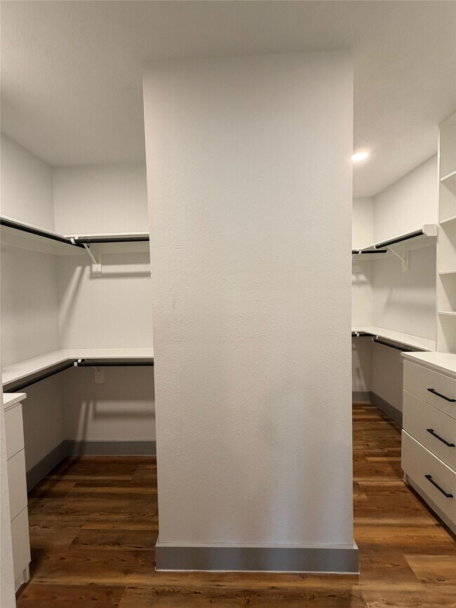 Building Photo - 1002 Natchez Ave