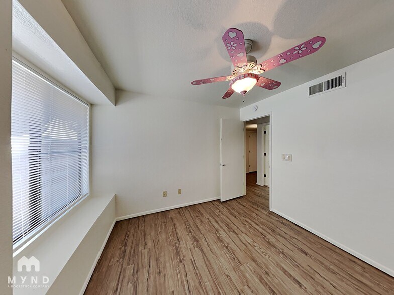Building Photo - 10487 N Fairway Vista Ln