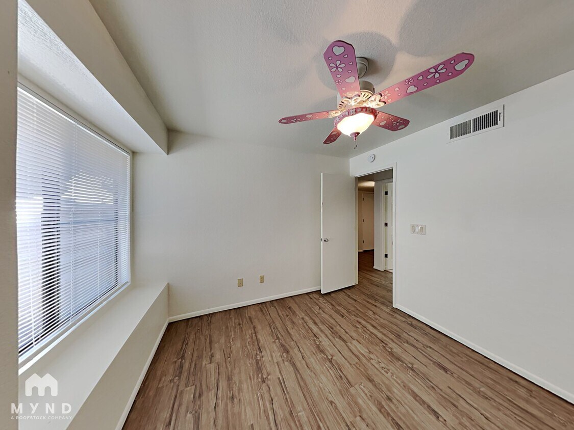 Building Photo - 10487 N Fairway Vista Ln