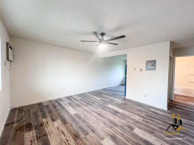 Building Photo - 1507 Nogales St