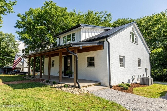 Building Photo - Maryville 37803 - COMING SOON 3 bedroom 2 bath - Furnished or Unfurnished - call Tom Parry 865-60...