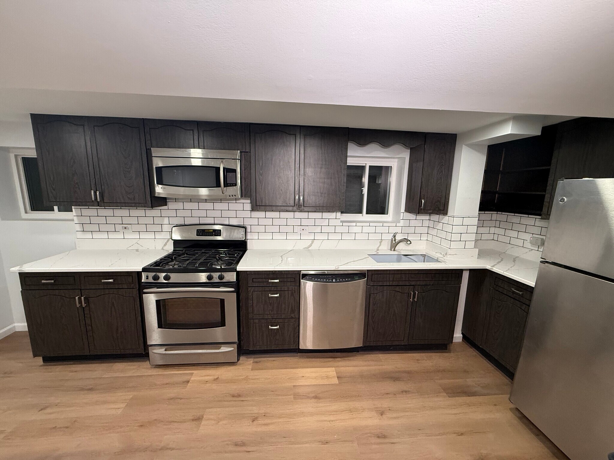 Building Photo - 1542 N Kolin Ave