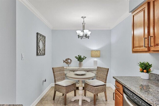 Building Photo - 3350 S Osprey Ave